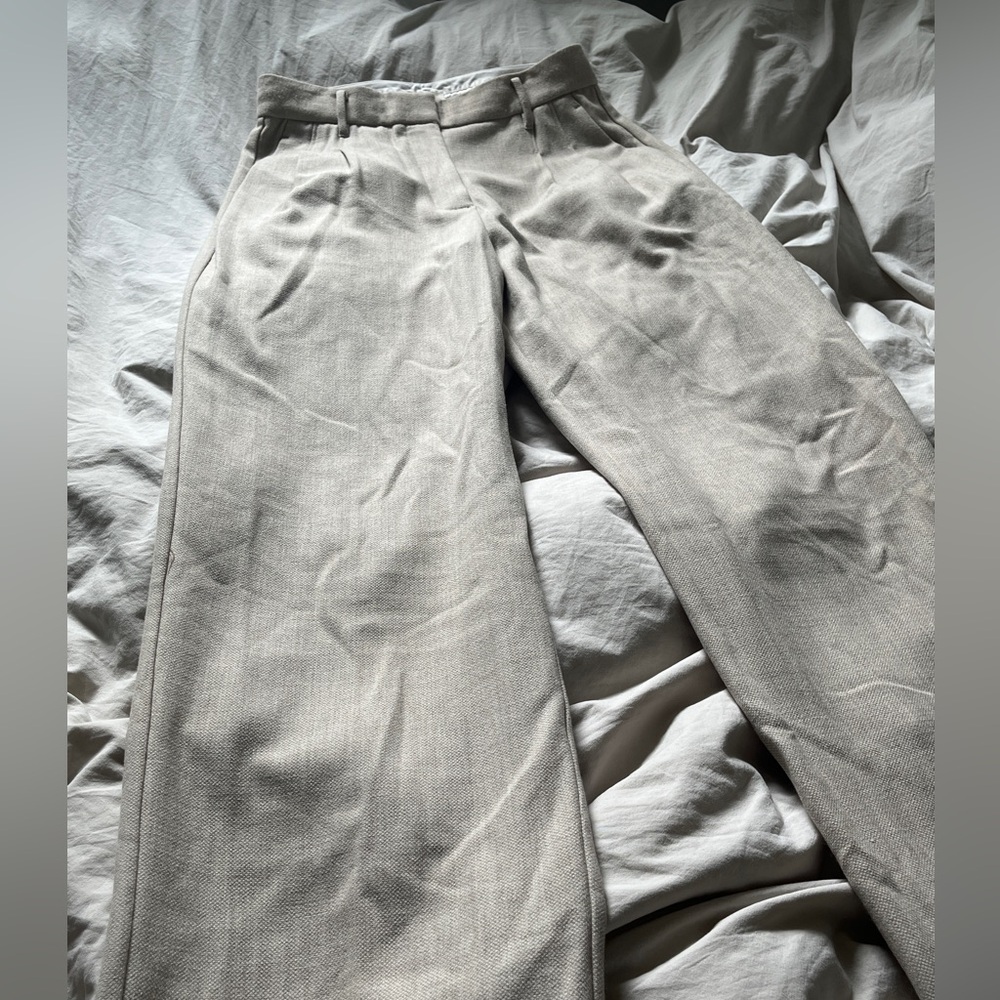 Aritzia Effortless Pant - Picture 3 of 5